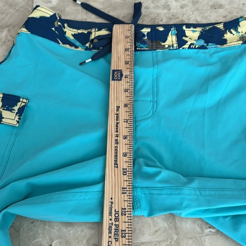 RVCA Blue and Teal Board Shorts NWOT Men’s Size‎ 30
